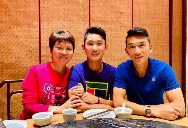 拜仁已与格拉纳达达成一致，这位西班牙国脚将获得一份为期五年的合同，签约至2029年6月30日。